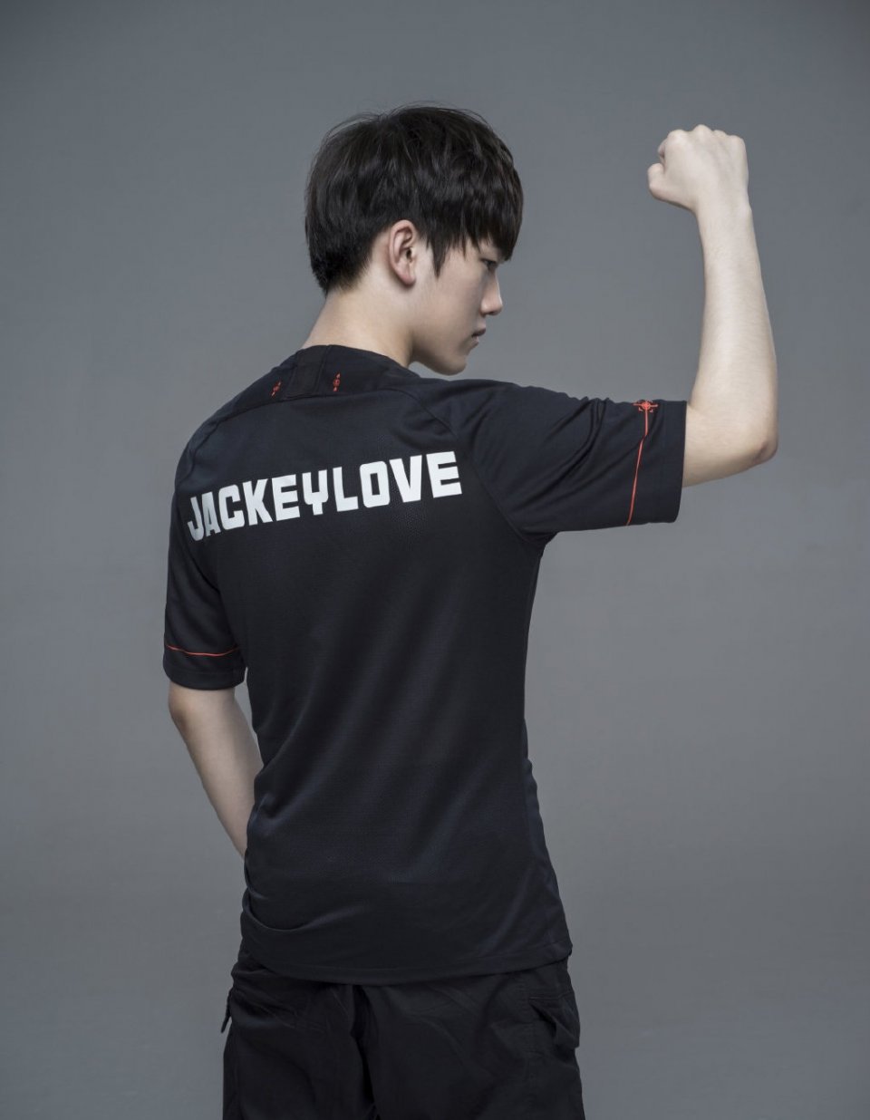 JackeyLove回归赛场，比分优势明显首场状态亮眼，SKT观众沸腾！的简单介绍爱游戏官网