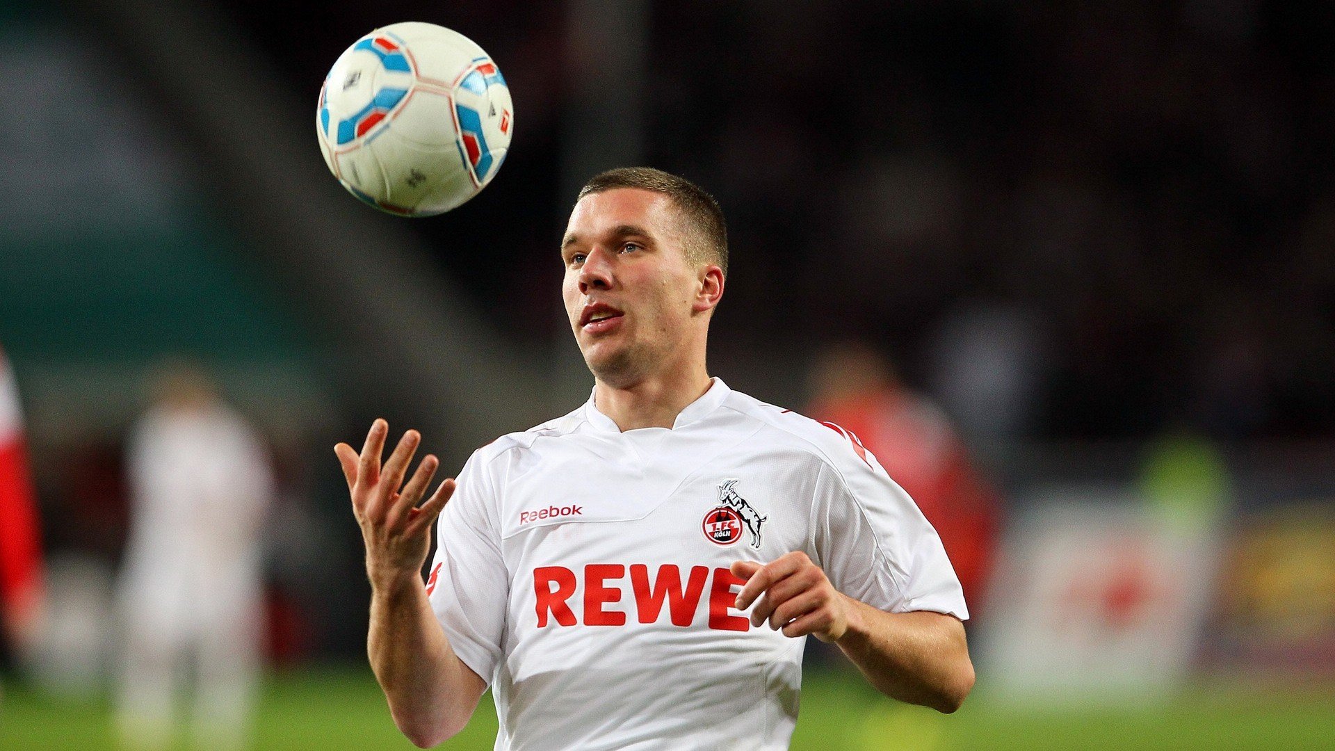 TheShy意外战胜皇家马德里,表现优异引爆全场!观众掌声雷动爱游戏娱乐网址